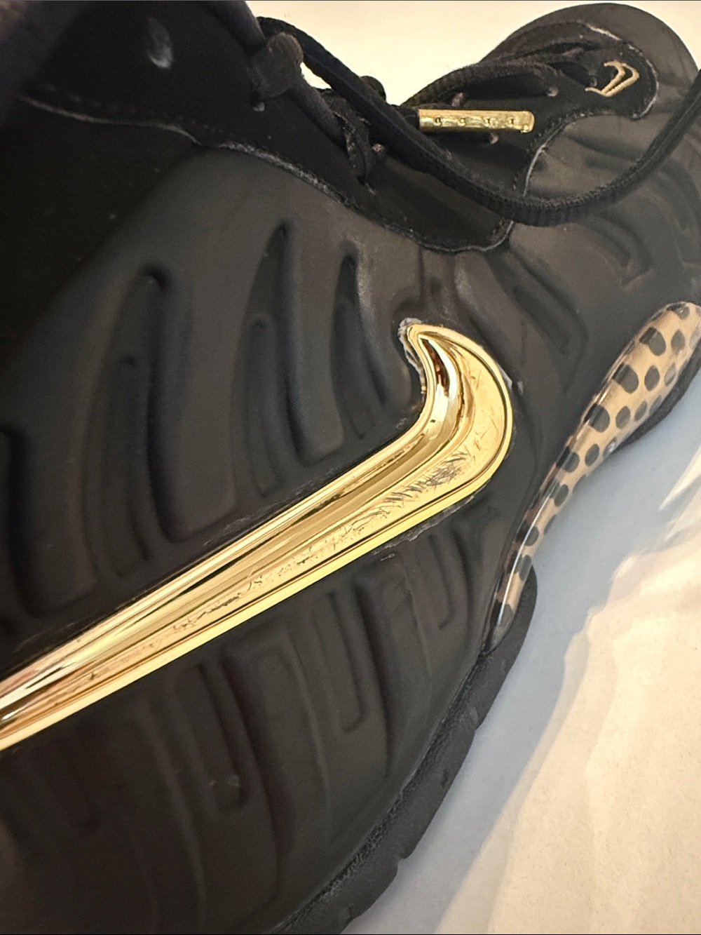Nike Air Youth Foamposite Pro Black Metallic Gold (GS) Size 6.5Y - Picture 9 of 12